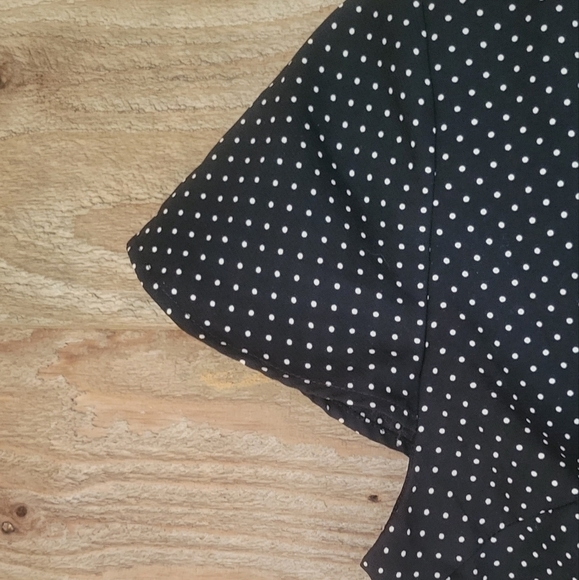 Gianni Bini Black with White Polka Dot Cropped Wrap Top Size XSmall - Picture 3 of 6